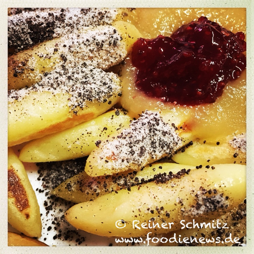 Schupfnudeln mit Mohn, Apfelmus und Preiselbeeren › Foodie News - Food ...